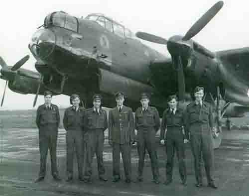 2nd from left K F McCallum, 3rd from left J H MacKay, 4th: A C Weston, 5th: John McKellar, with R F Clark, S A Musto and W H Murrell. Behind them is VR-W, KB-707.